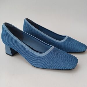 Vivaia Women's Blue Heels